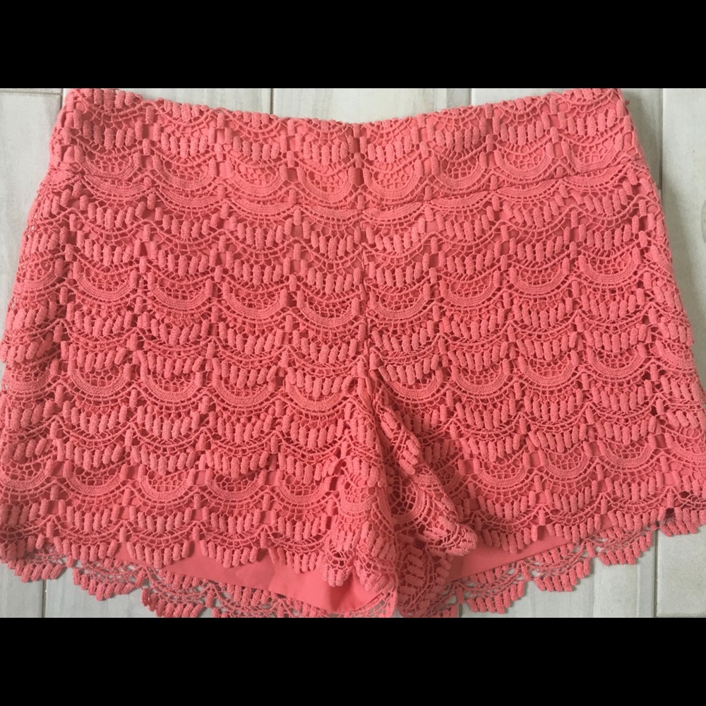 LOFT scalloped lace shorts